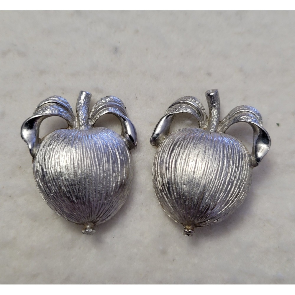 Vintage SARAH COVENTRY Signed Silver‎ Tone Apple Leaf Clip On Earrings